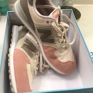 New balance shoes!!! Like new kids 6.5 women’s 7.5